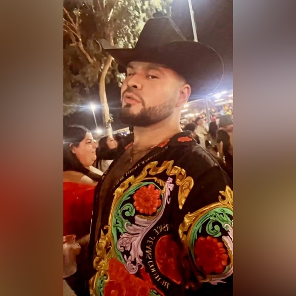 Meet your Posher, Ernesto - Picture 3 of 11